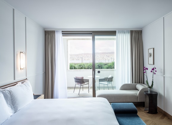 Gallery - Alex - Lakefront Lifestyle Hotel & Suites
