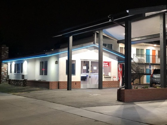 Gallery - Tradewinds Motel