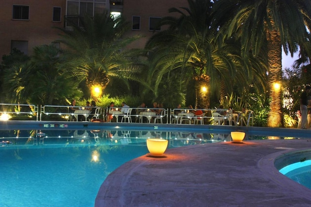 Gallery - Hotel International