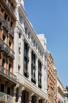 Gallery - 60 Balconies Iconic