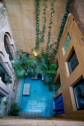 Gallery - Hotel Lincoln Lounge