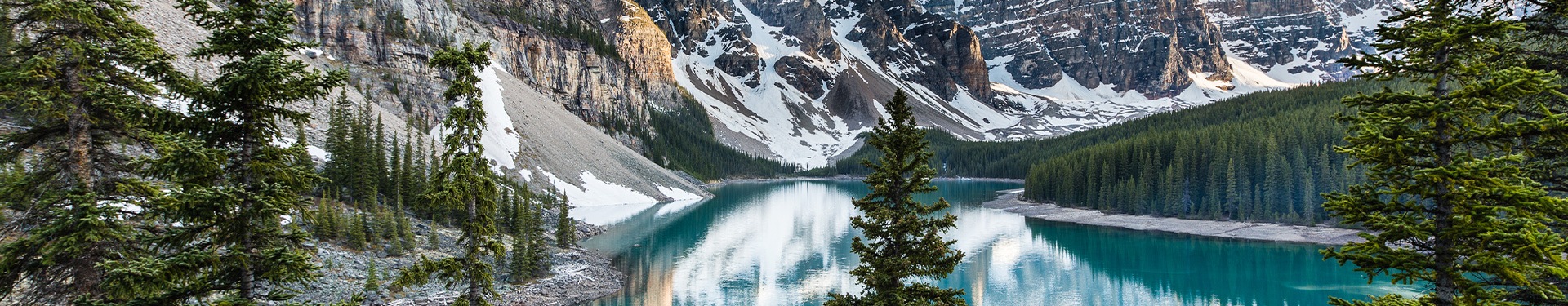 Route dans les Grands Parcs de l’Ouest Canadien