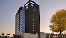 Travelodge By Wyndham Hotel & Convention Centre Quebec City