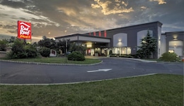 Red Roof Inn Plus+ Newark Liberty Airport - Carteret