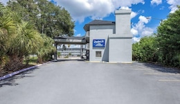 Howard Johnson by Wyndham Orlando Lake Buena Vista South