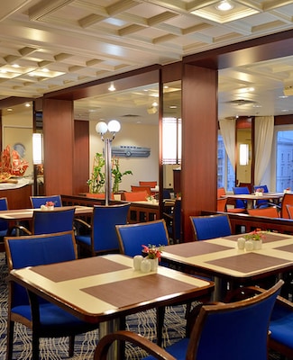 Restaurant à bord du Jules Verne