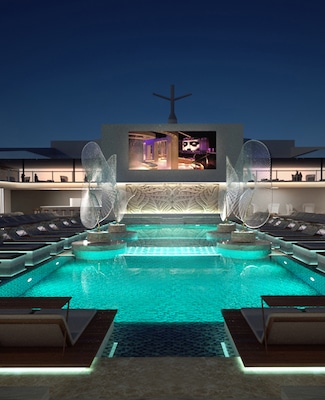 Piscine de nuit MSC Meraviglia