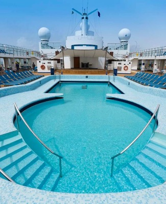Piscine extérieure Costa Victoria