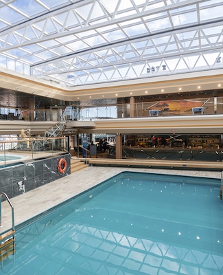 Piscine intérieure