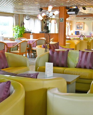 Salon Bar