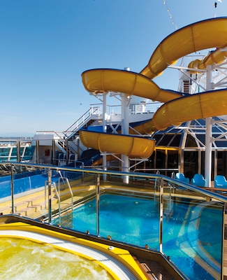 Piscine et Toboggan