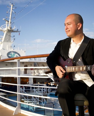 Live Guitare Azamara Quest