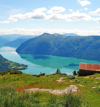 Cruising Lustrafjorden