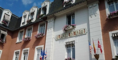 Le Lion D'or Hotel  -  Restaurant