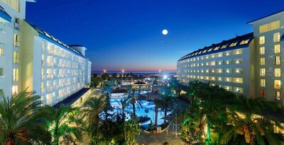 Crystal Admiral Resort Suites & SPA – All Inclusive
