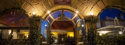 Hotel Los Arcos
