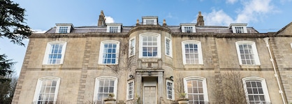 Combe Grove Hotel