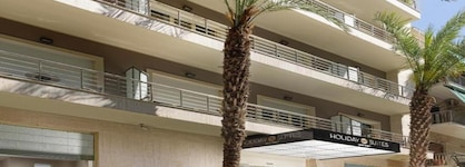 Holiday Suites