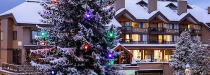 Whistler Village Inn And Suites
