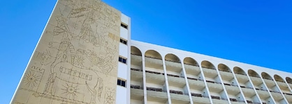 Ajax Hotel