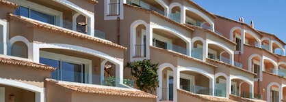Aparthotel Bahía Suites Camp De Mar