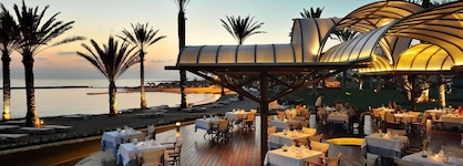 Constantinou Bros Pioneer Beach Hotel