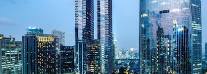 The Ritz-Carlton Jakarta, Mega Kuningan