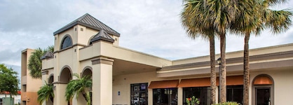 Days Inn & Suites By Wyndham Orlando Airport