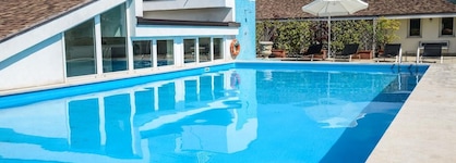 Regal Hotel & Apartments