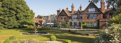 Macdonald Elmers Court Hotel & Resort