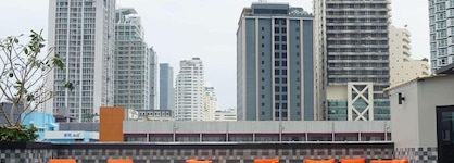 Ramada By Wyndham Bangkok Sukhumvit 11