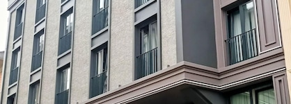 Lady Diana Hotel