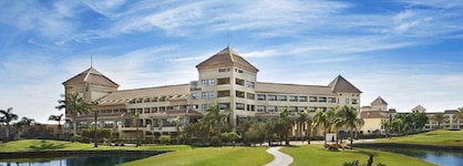 Hilton Pyramids Golf