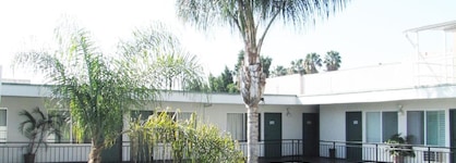 Dunes Inn - Wilshire