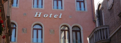Hotel A La Commedia