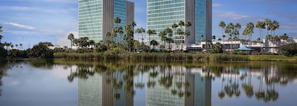 DoubleTree By Hilton Hotel at the Entrance to Universal Orlando