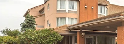 Monte Carlo Inn Oakville Suites