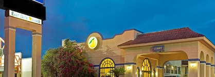 Travelodge Suites By Wyndham Kissimmee Orange
