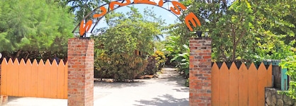 Sunrise Club Hotel Restaurant & Bar