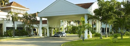 Sarova Whitesands Beach Resort & Spa