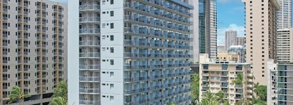 Courtyard By Marriott Waikiki Beach