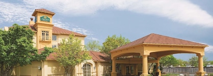 La Quinta Inn & Suites By Wyndham St. Louis Westport