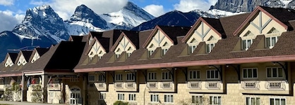 Canmore Inn & Suites