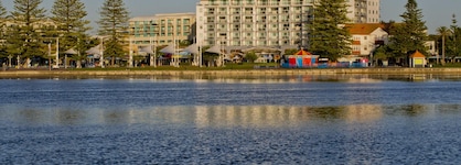 Oaks The Entrance Waterfront Suites
