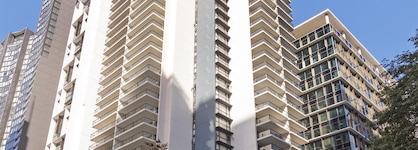 Oaks Brisbane River City Suites