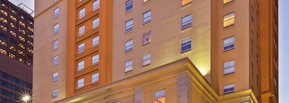 La Quinta Inn & Suites By Wyndham New Orleans Downtown
