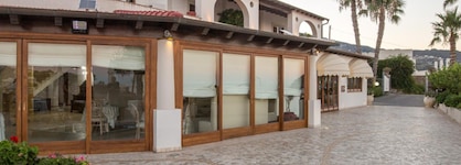 Hotel Tritone