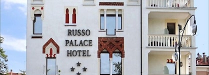 Russo Palace Hotel