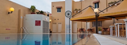 Mavina Hotel & Apartments