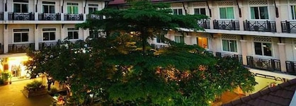Rambuttri Village Inn & Plaza